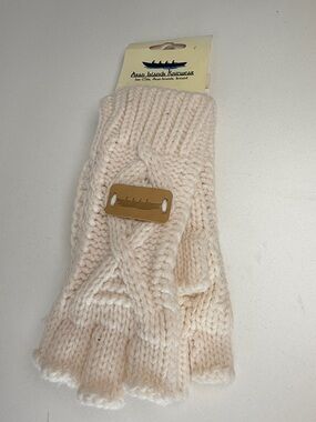 Aran Islands Knitwear Cream Cable Knit Fingerless Gloves Wool NWT